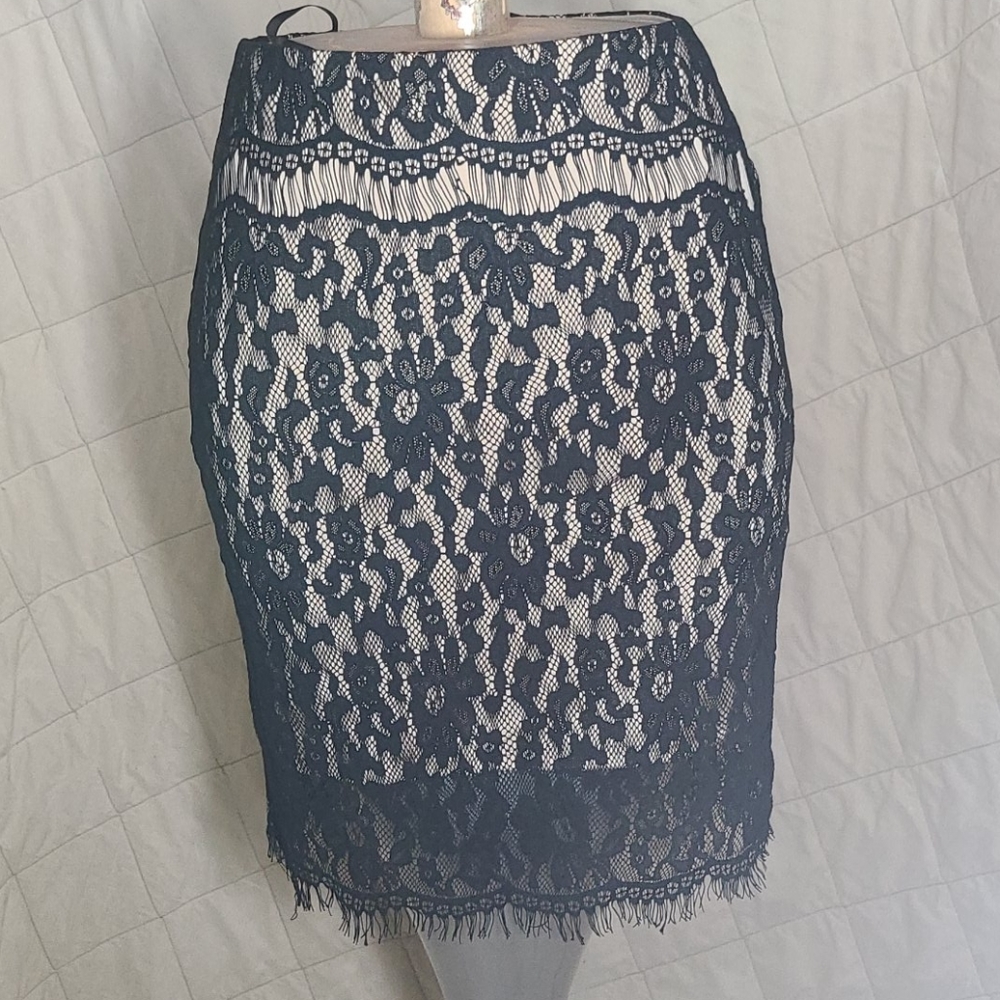 Lace skirt
